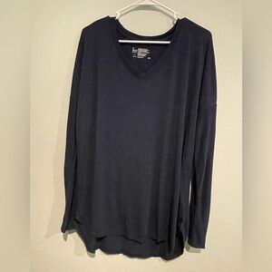 Felina slouchy long sleeve V neck tee shirt in Navy Blue. Size Large